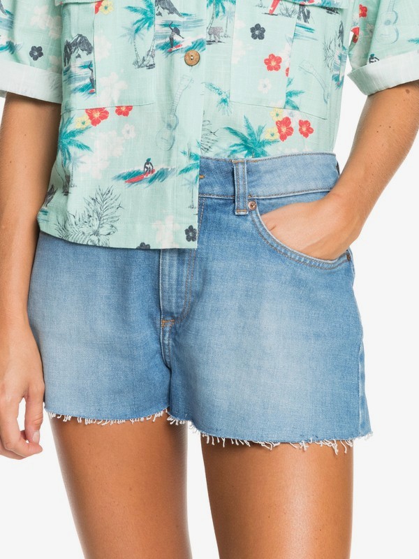 Kissing The Swell Denim Shorts - Click Image to Close